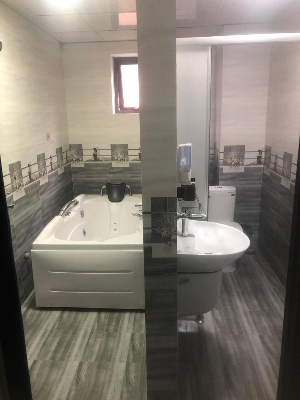 Thu Ha Hotel Uong Bi Dış mekan fotoğraf