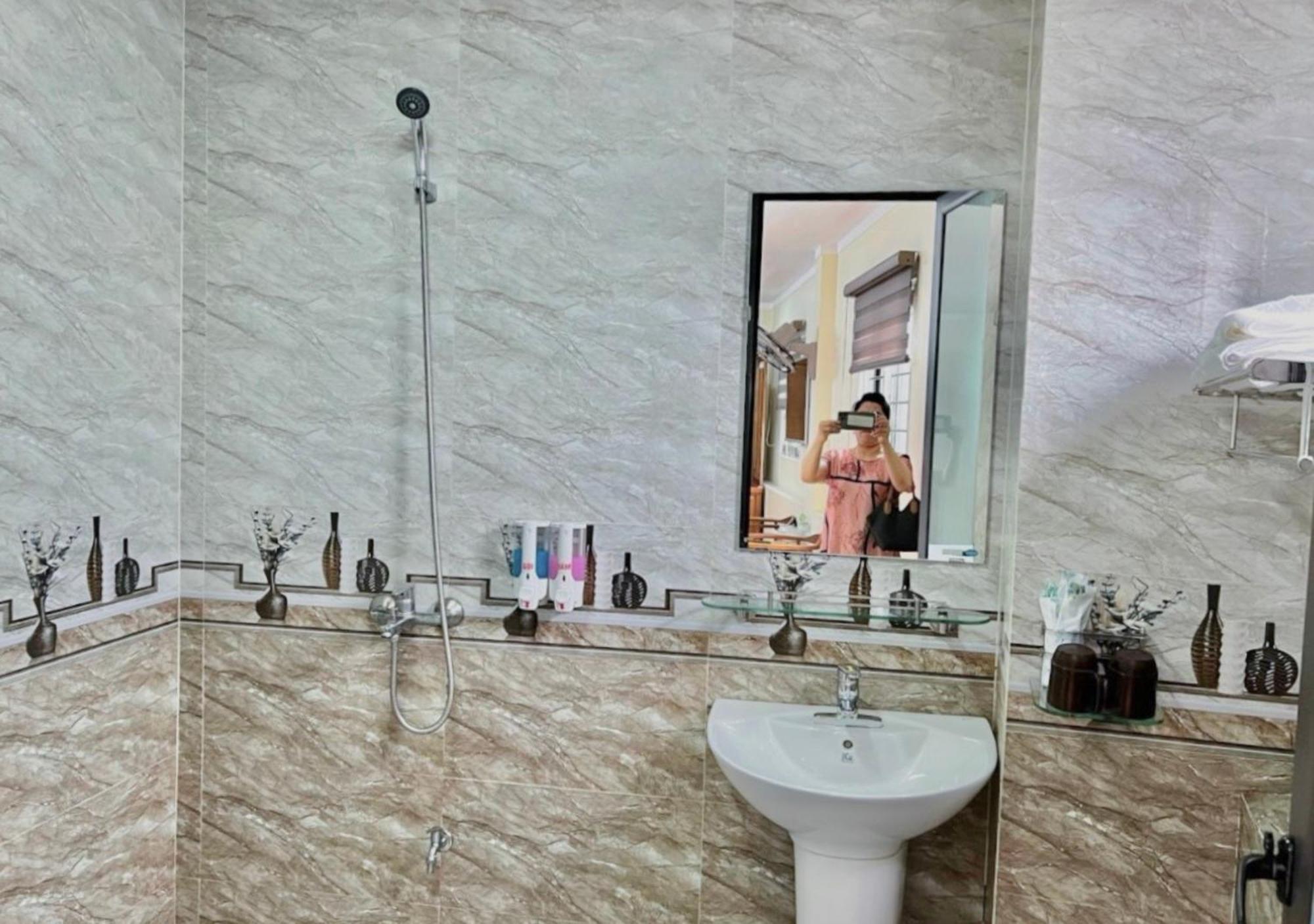 Thu Ha Hotel Uong Bi Dış mekan fotoğraf