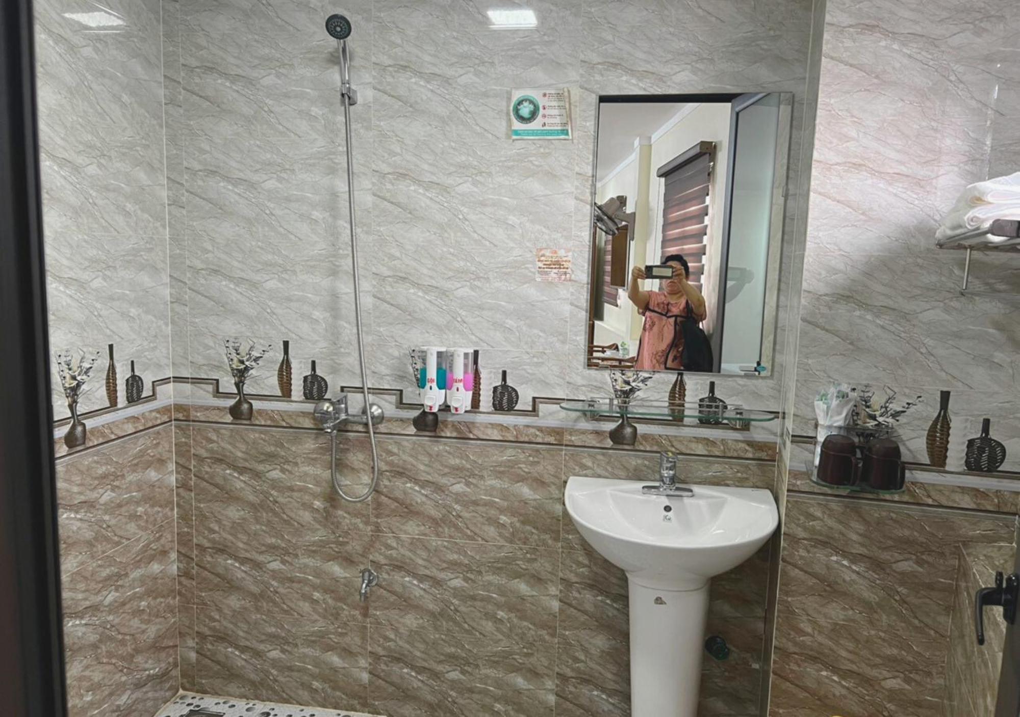 Thu Ha Hotel Uong Bi Dış mekan fotoğraf