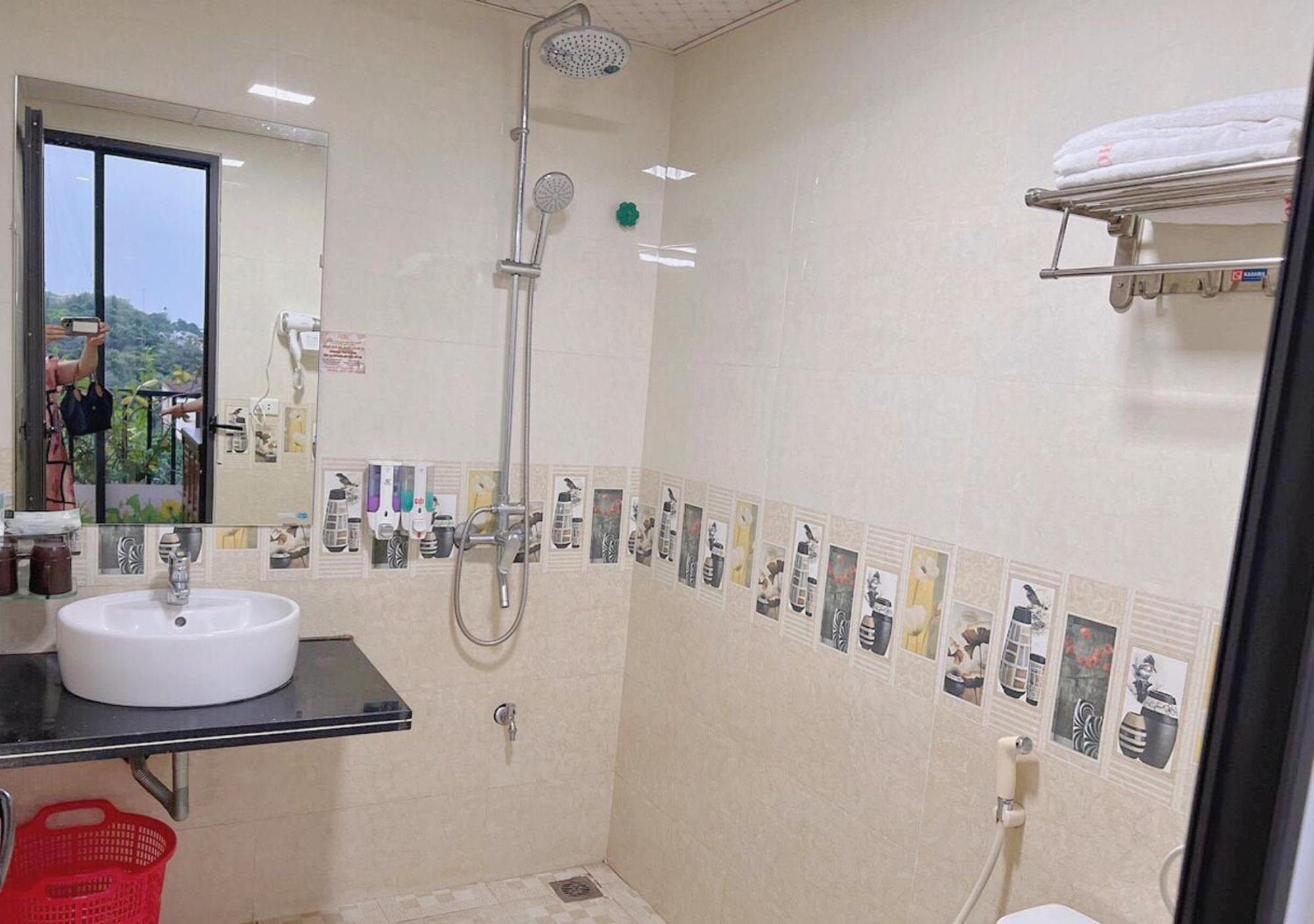 Thu Ha Hotel Uong Bi Dış mekan fotoğraf
